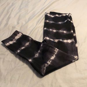 EUC K-Deer Capri leggings size large